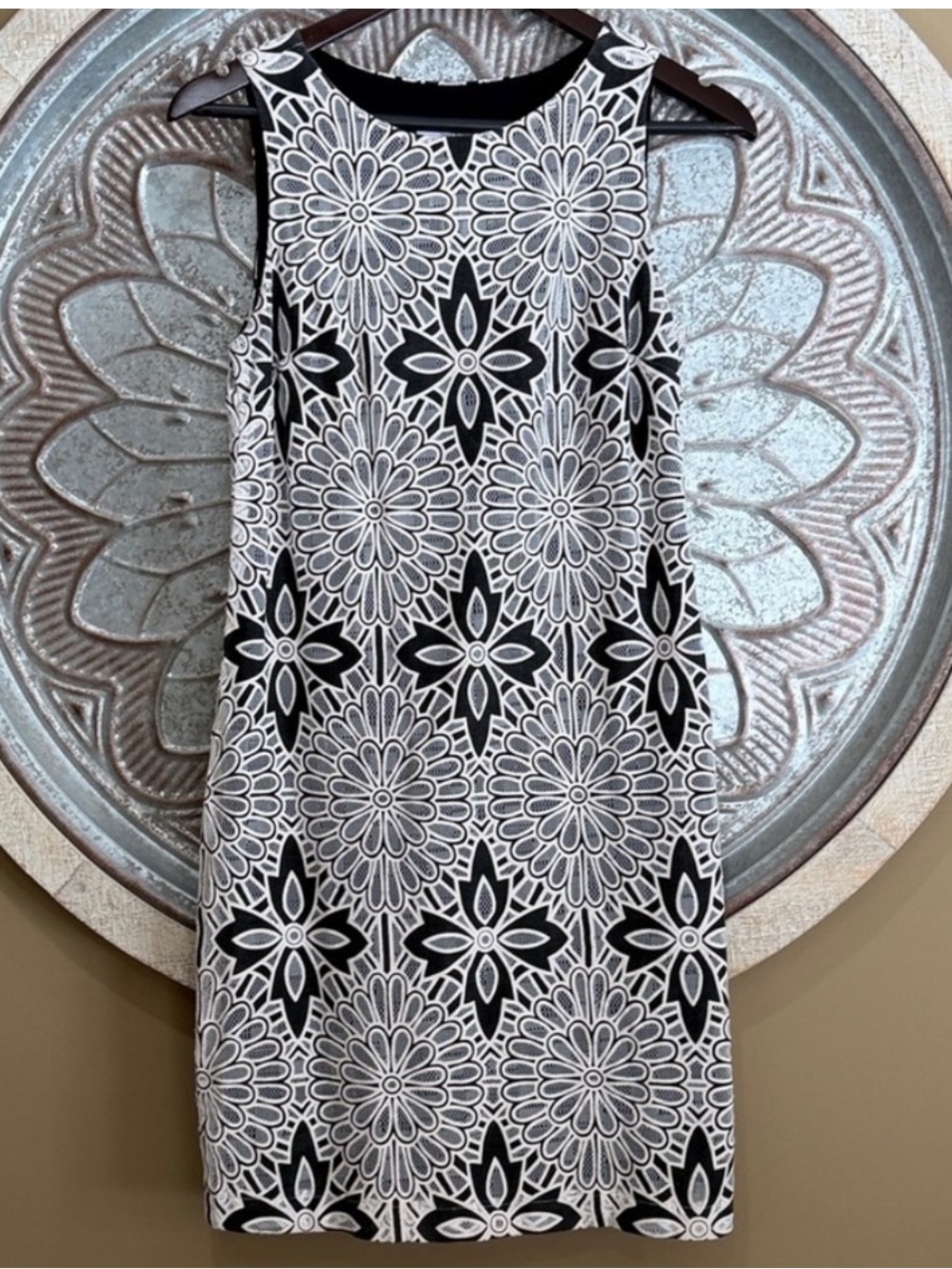 RARE Vintage-Badgley Mischka Black & White Floral Patterned Sleeveless Lace Mini